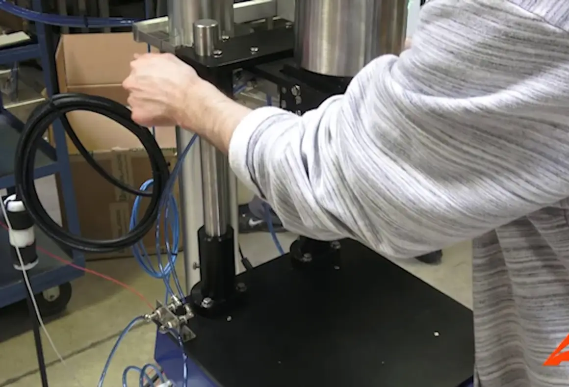 Thumbnail for Model BS/SV/600 Fill-To-Weight Auger Filler | Feature: Clamp and Scale
